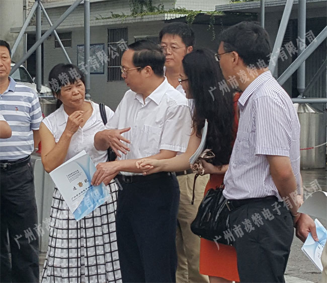 福建省高速帶隊到粵閩收費站現場考察綠通快檢設備工作